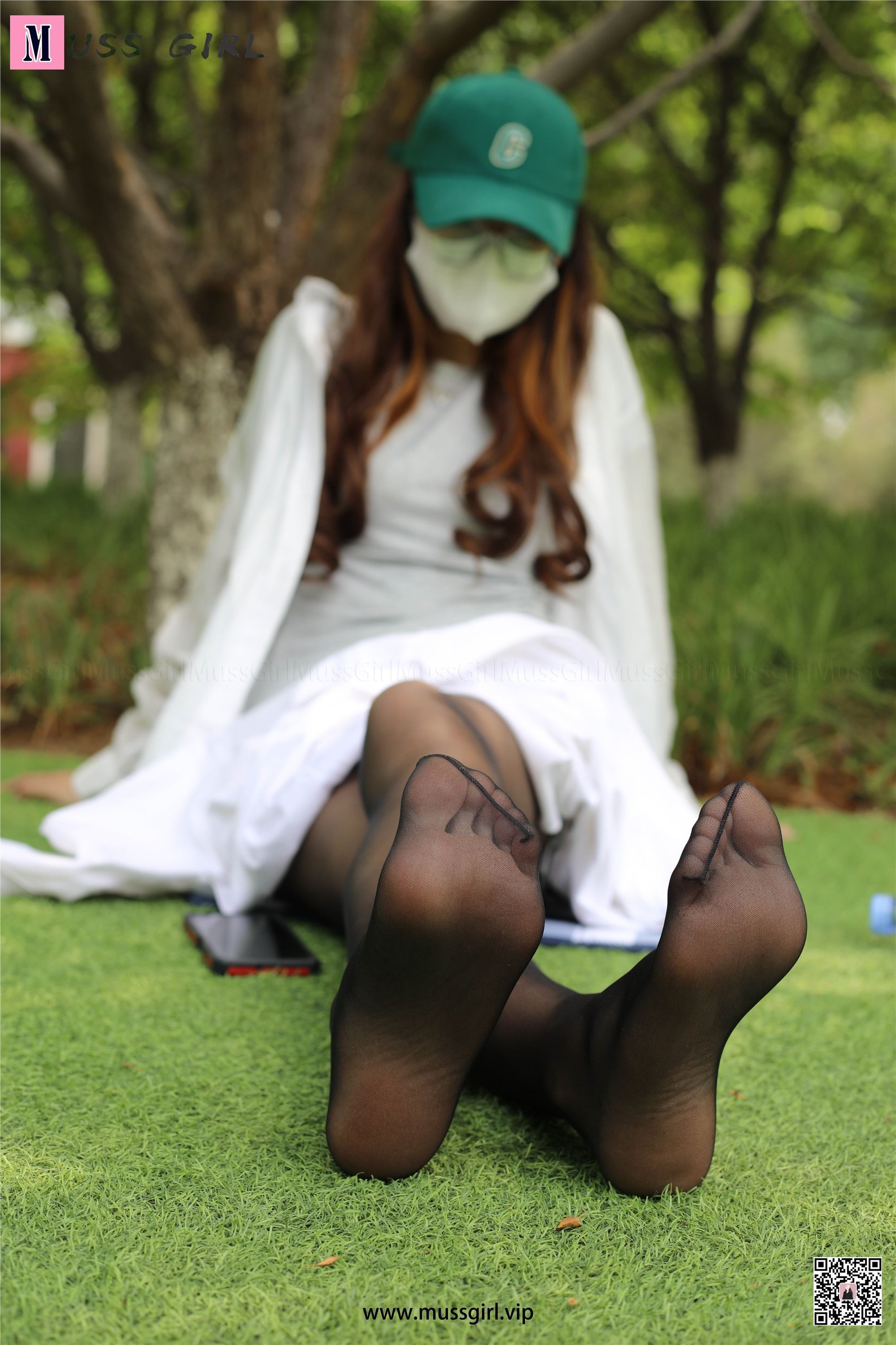 MussGirl慕丝女郎  NO.218 草坪上的热裤黑丝